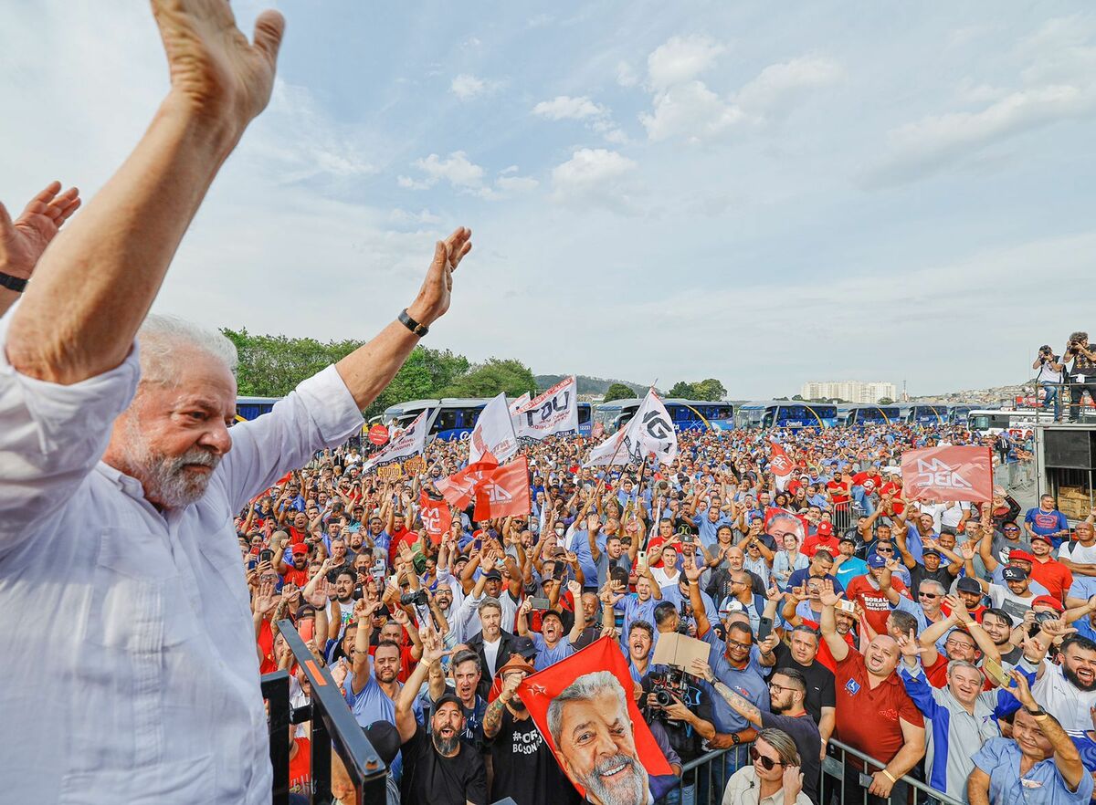 El expresidente Luiz Inácio Lula da Silva abrió la campaña este martes, en la puerta de la fábrica de Volkswagen do Brasil