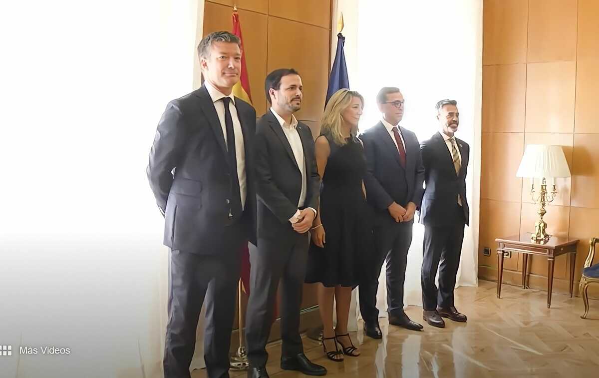 Los ministros Yolanda Díaz y Alberto Garzón se reúnen con altos cargos de Carrefour.