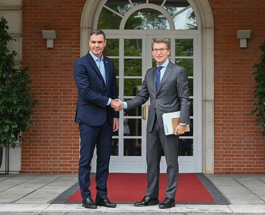 El presidente del gobierno Pedro Sánchez se reúne con el presidente del Partido Popular Alberto Núñez Feijóo