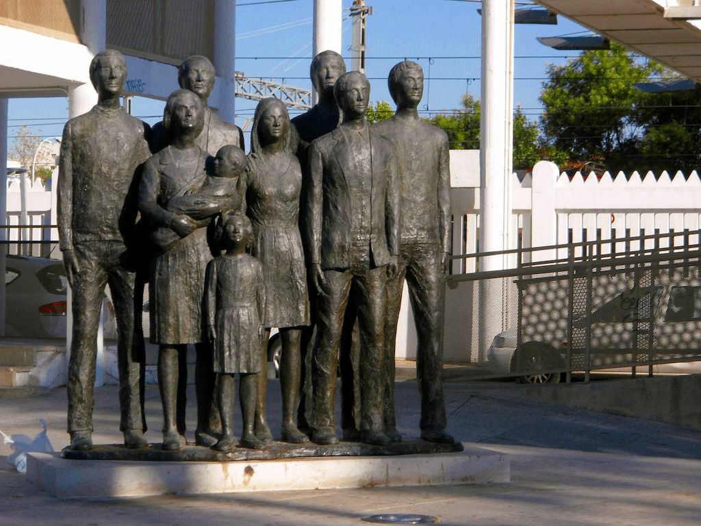 Monumento a las víctimas del 11M en Alcalá de Henares. Foto:  	 Emilio J. Rodríguez Posada.