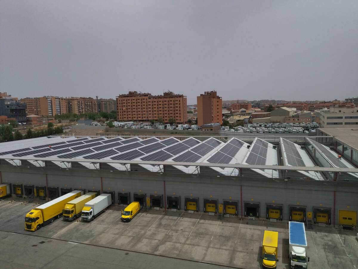 Correos apuesta por las energias verdes e instala placas fotovoltaicas en CTA