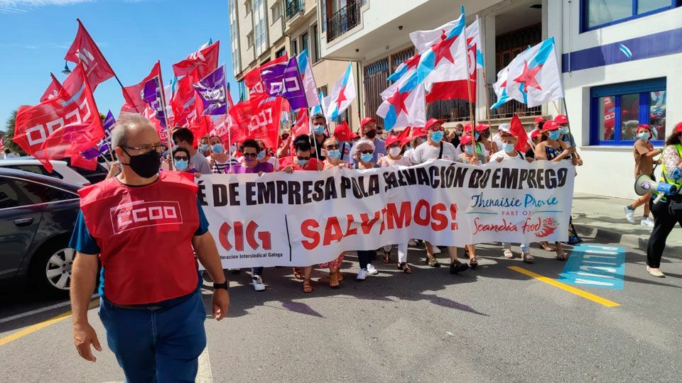 Manifestación-de-las-dependientas-de-Zara-en-Galicia,-foto-CCOO