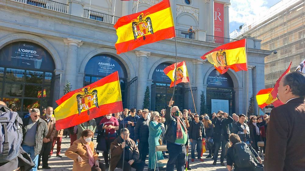 Homenaje-a-Franco-el-20N-con-banderas-franquista