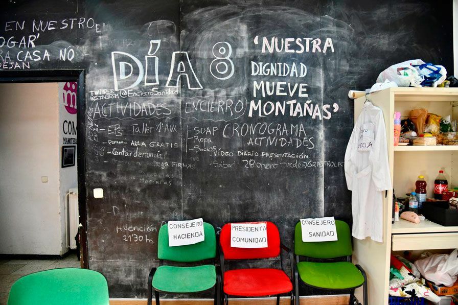Encierro-en-Manoteras-de-los-médicos-y-pediatras-de-Atención-Primaria,-foto-Agustín-Millán