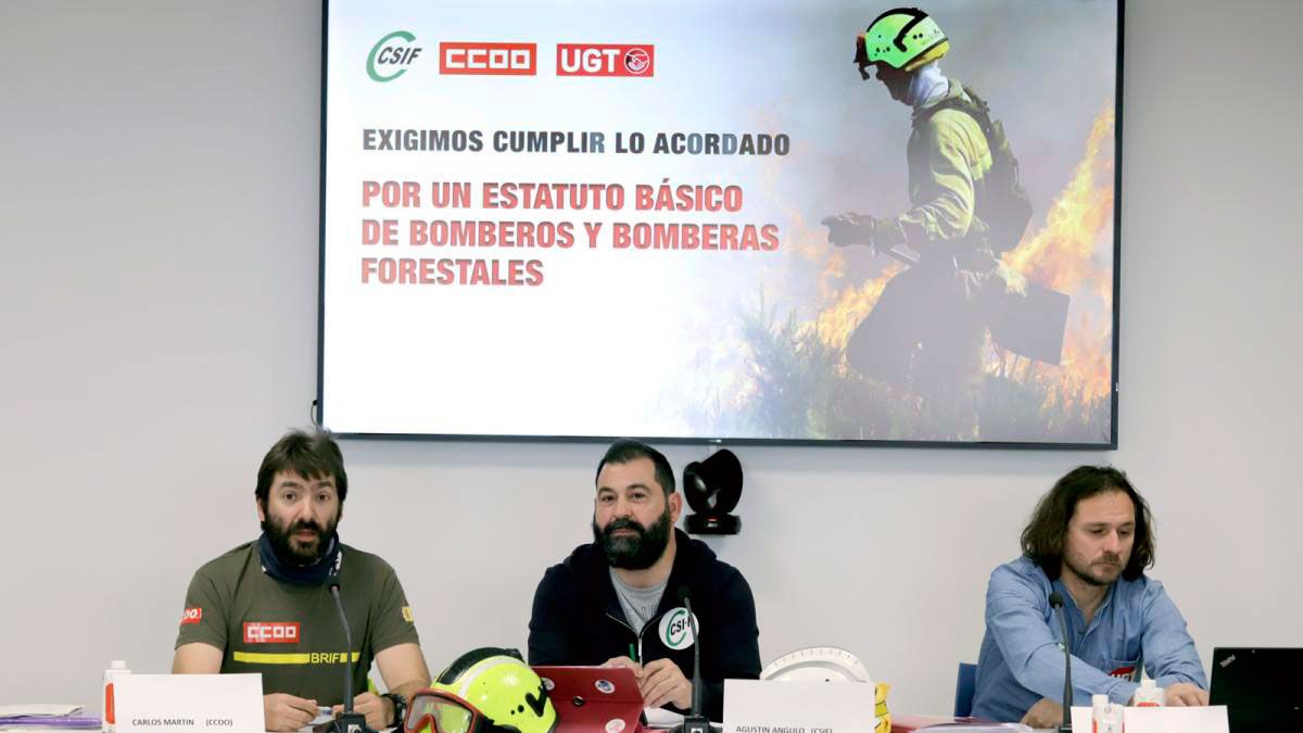 Rueda-de-prensa-de-los-bomberos-forestales