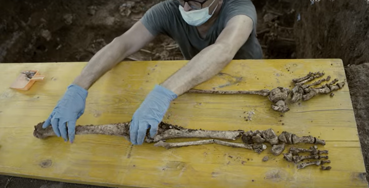 Trabajos de exhumación en Pico Reja.