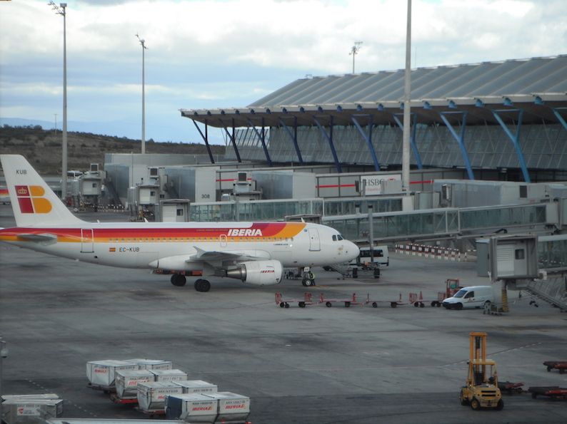 Colapso en los aeropuertos españoles debido a una caída de sistemas informáticos global