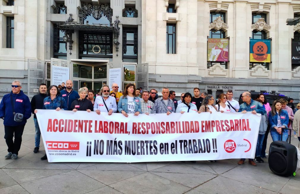 Los-sindicatos-denuncian-en-Cibeles-la-muerte-de-una-persona-cada-cuatro-días-por-eccidente-laboral-en-Madrid