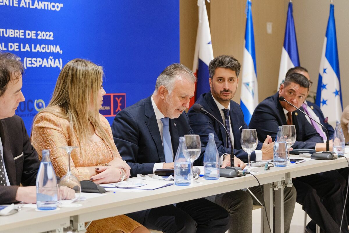 Ministra de Trabajo de Panamá, Doris Zapata; el presidente de Canarias, Ángel Víctor Torres; el alcalde de La Laguna, Luis Yeray y el presidente de la Corte Centroamericana de Justicia, César Salazar