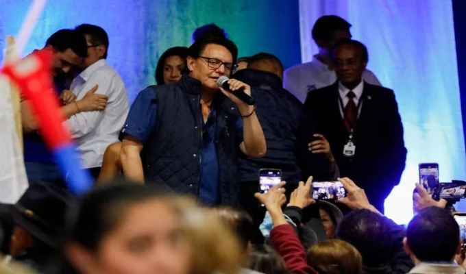 El candidato a la presidencia de Ecuador, Fernando Villavicencio en un mitin