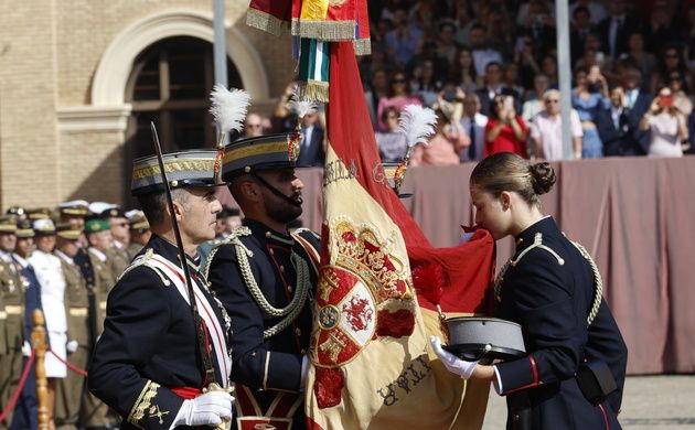 Leonor Jura Bandera