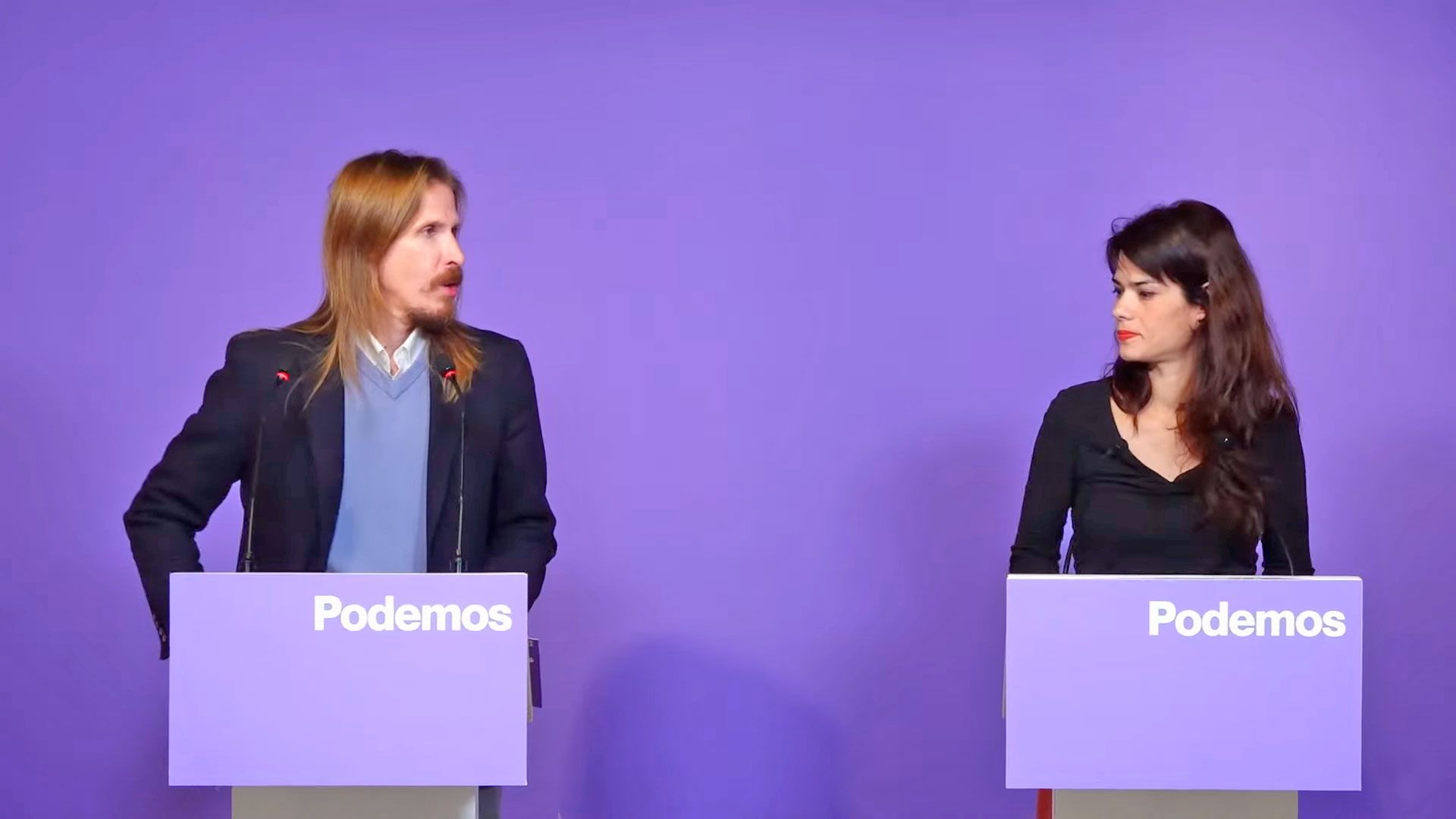 Pablo-Fernández-e-Isa-Serra-en-la-rueda-de-prensa-de-Podemos-este-lunes