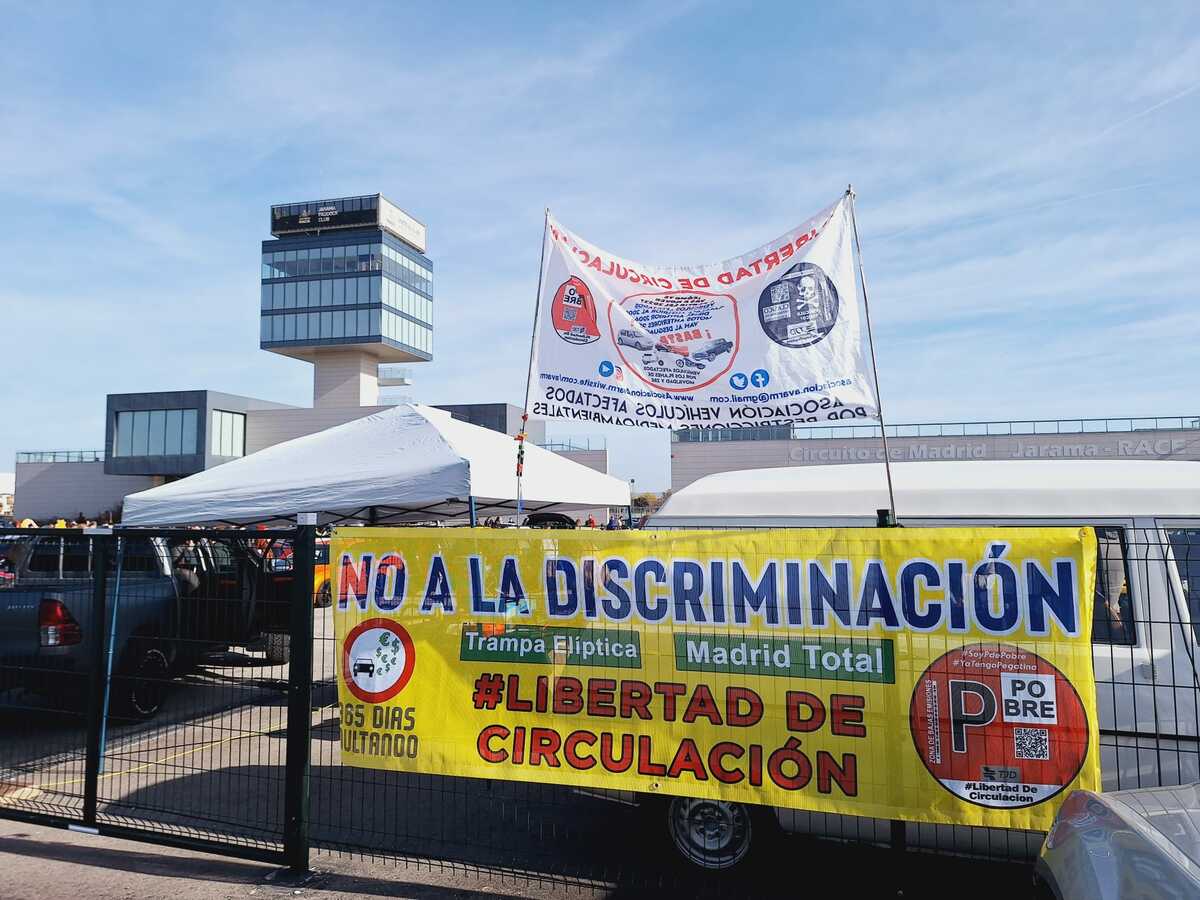 Pancarta AVARM en el Jarama