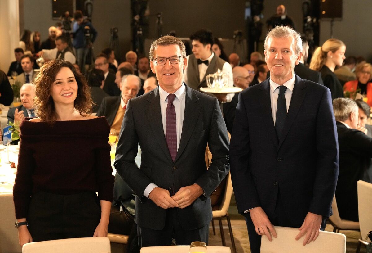 Las presidenta de la Comunidad de Madrid, Isabel Díaz Ayuso, Alberto Nuñez Feijóo y el presidente de la Xunta de Galicia, Alfonso Rueda