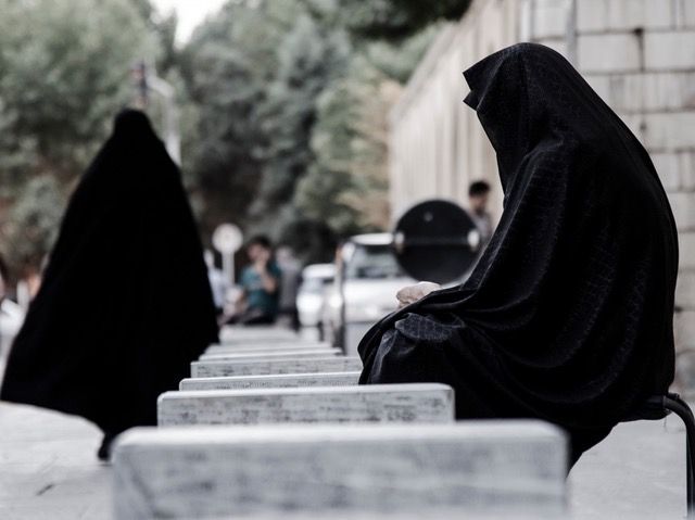 covered_burka_iran_hijab_black-149304.jpg!d