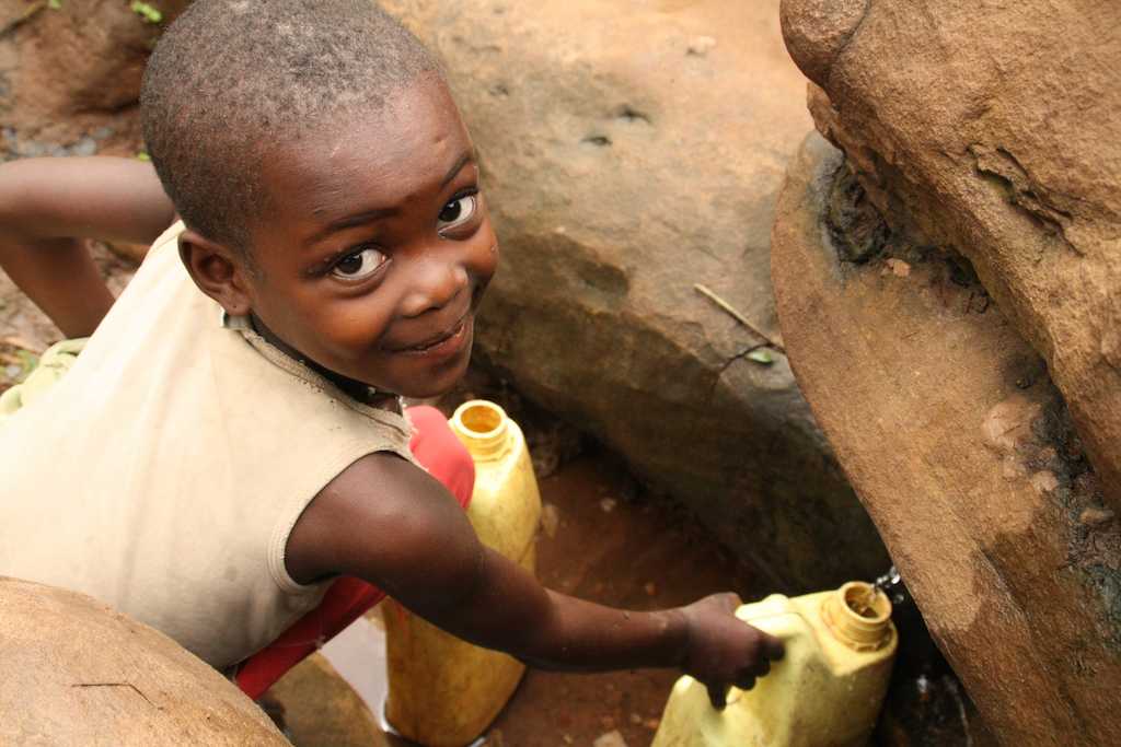 manos-unidas-ong-dia-mundial-agua-2024-22-marzo-mercado-uganda-marta-carreno.jpg