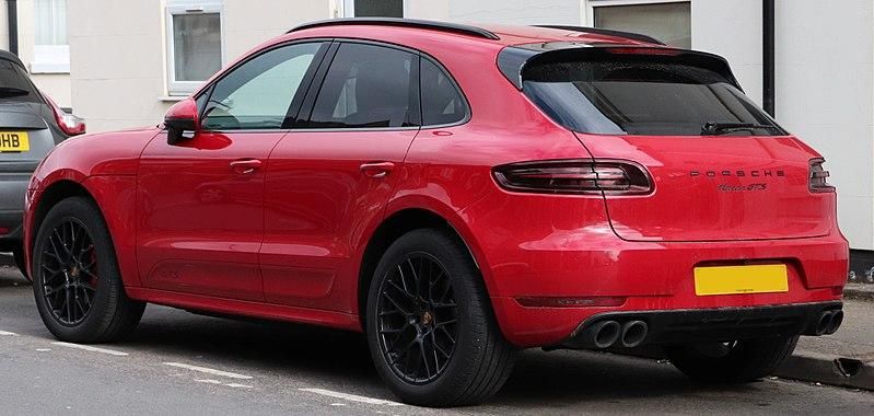 800px-2016_Porsche_Macan_GTS_S-A_3.0_Rear