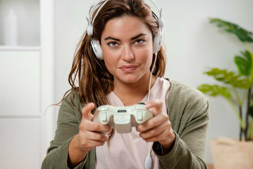 woman-with-headphones-playing-with-joystick (1)