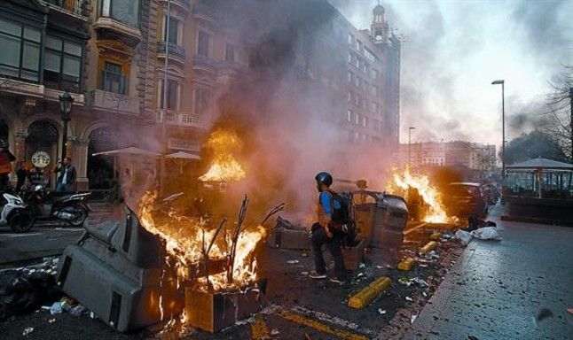 incidentes-rambla-catalunya-despues-manifestacion-contra-reforma-laboral-1333057122096
