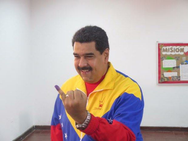 maduro votando