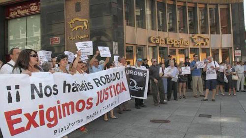 Foto protestas afectados preferentes Caja-Duero
