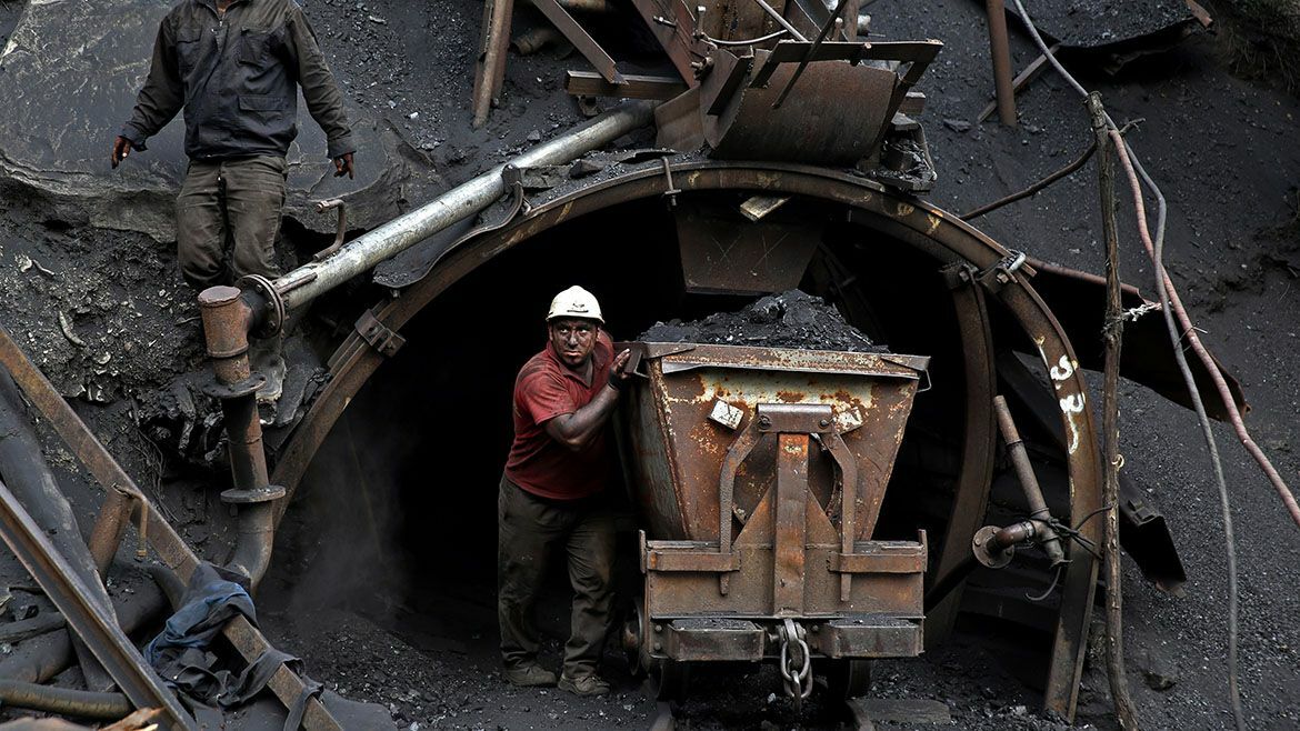 Mideast Iran Coal Miners Toil Photo Essay