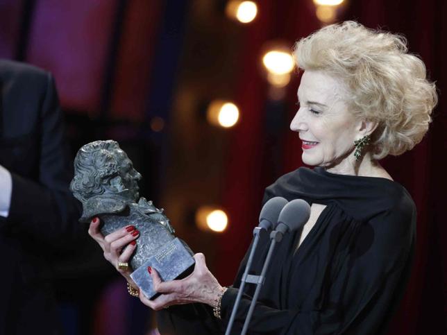 Marisa Paredes al recibir el Goya de honor