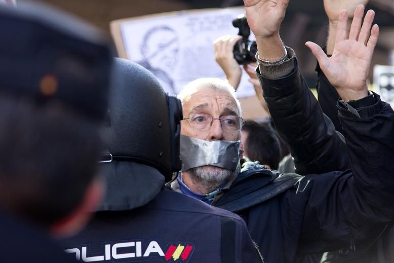 Manifestación_contra_la_Ley_Mordaza_en_Madrid_20-12-2014_-_04.jpg