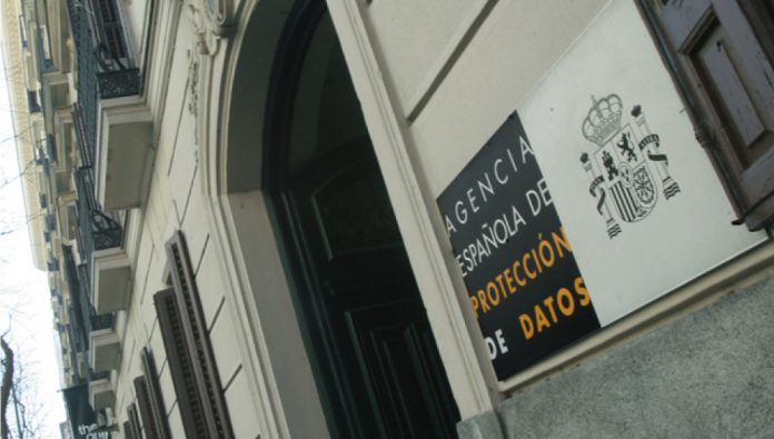 Protección de Datos sanciona al gobierno de la Comunidad de Madrid por el fallo en la web de autocita COVID