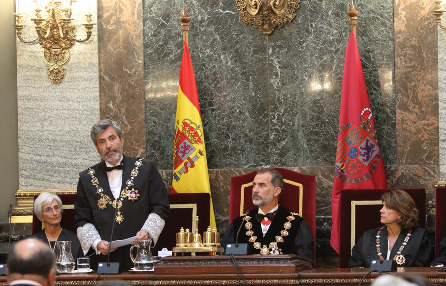 Carlos Lesmes junto a Felipe VI en la apertura del año judicial. Foto de archivo.