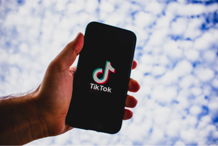 Bruselas amenaza con suspender TikTok Lite en España y Francia por riesgos de adicción
