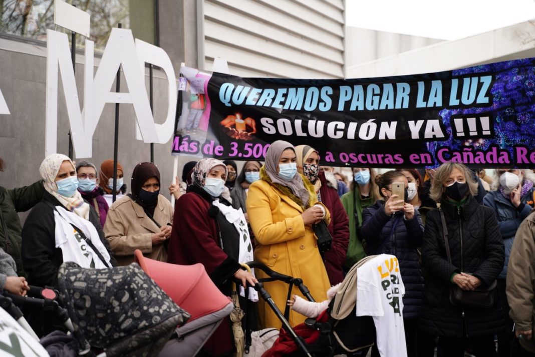 Protestas de los vecinos de La Cañada Real por seguir sin luz