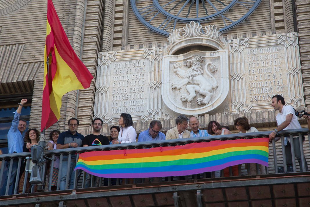 Bandera LGTBI en el Ayuntamiento de Zaragoza