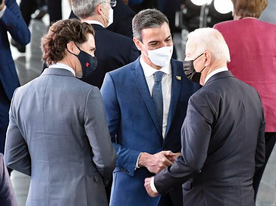 Pedro Sánchez con Joe Biden, en la cumbre de la OTAN de ayer en Bruselas