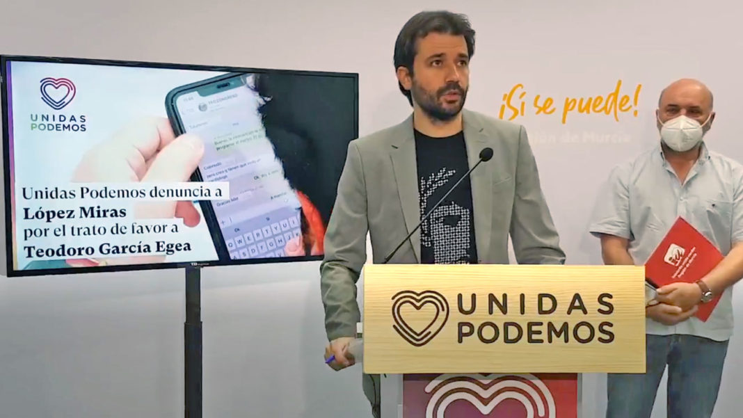 Unidas Podemos denuncia por cohecho a López Miras por mediar en la operación de un familiar de García Egea
