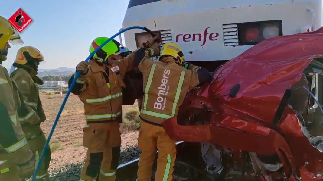 Cuatro mueros en un accidente de tren en Novelda (Alicante)