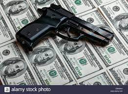 Armas y dinero