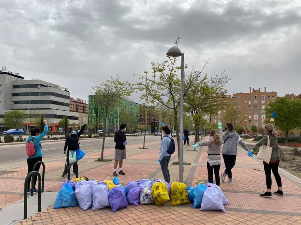Vecinos limpian Madrid