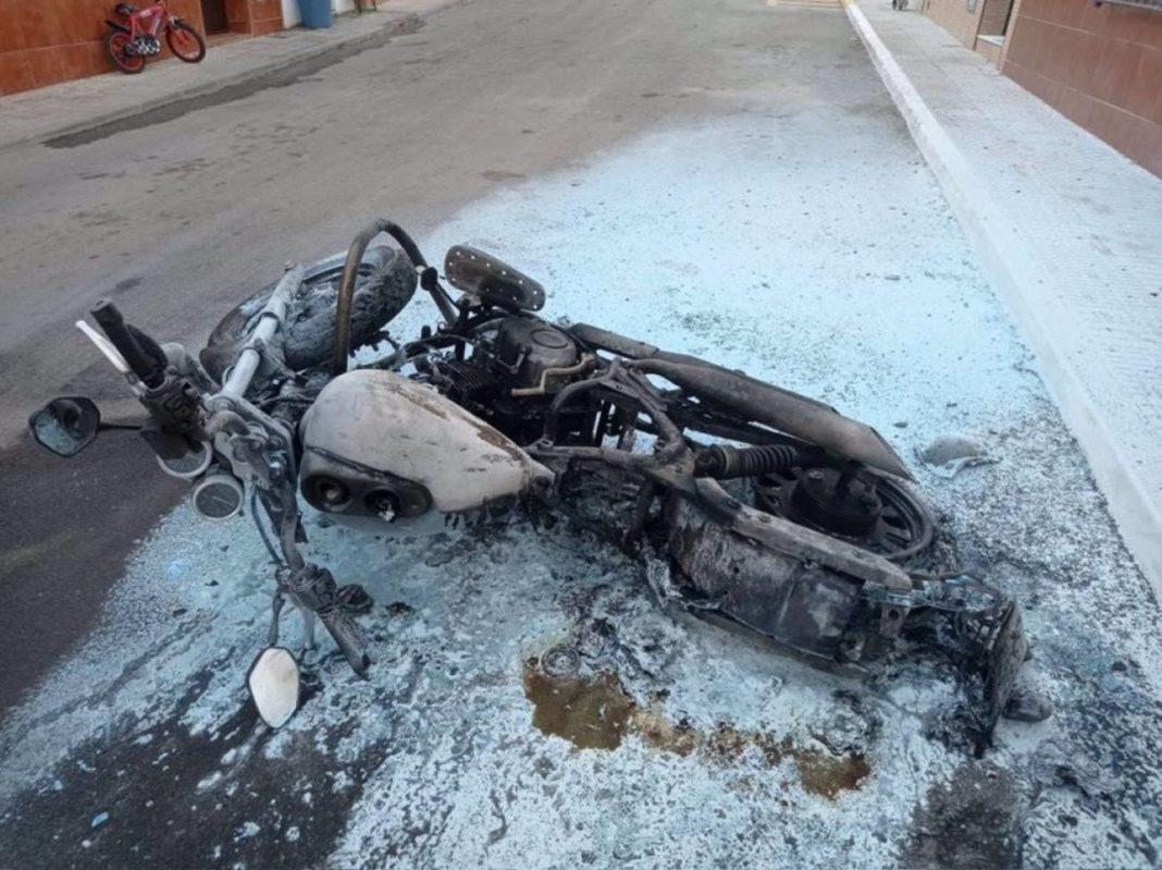 Motocicleta quemada