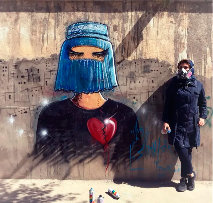 Todas-somos-mujeres-afganas,-grafitti-de-Shamsia-Hassani