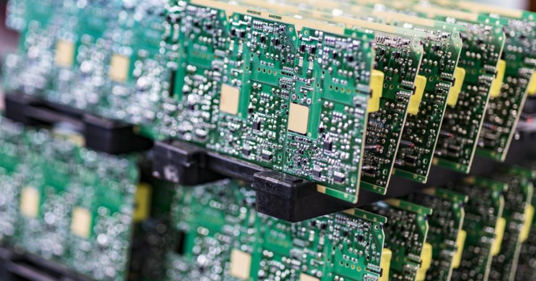 Bruselas multa a Intel con más de 376 millones de euros por abuso de su posición en el mercado de chips