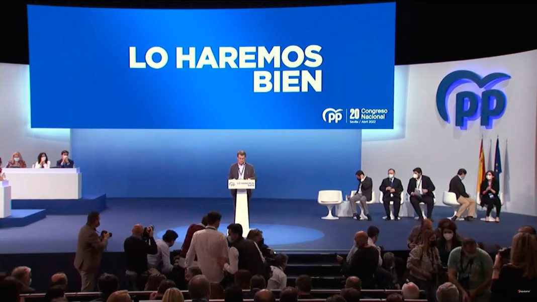 Los presidentes regionales toman la palabra por primera vez en un Congreso del PP, mientras Feijóo se despide de Galicia
