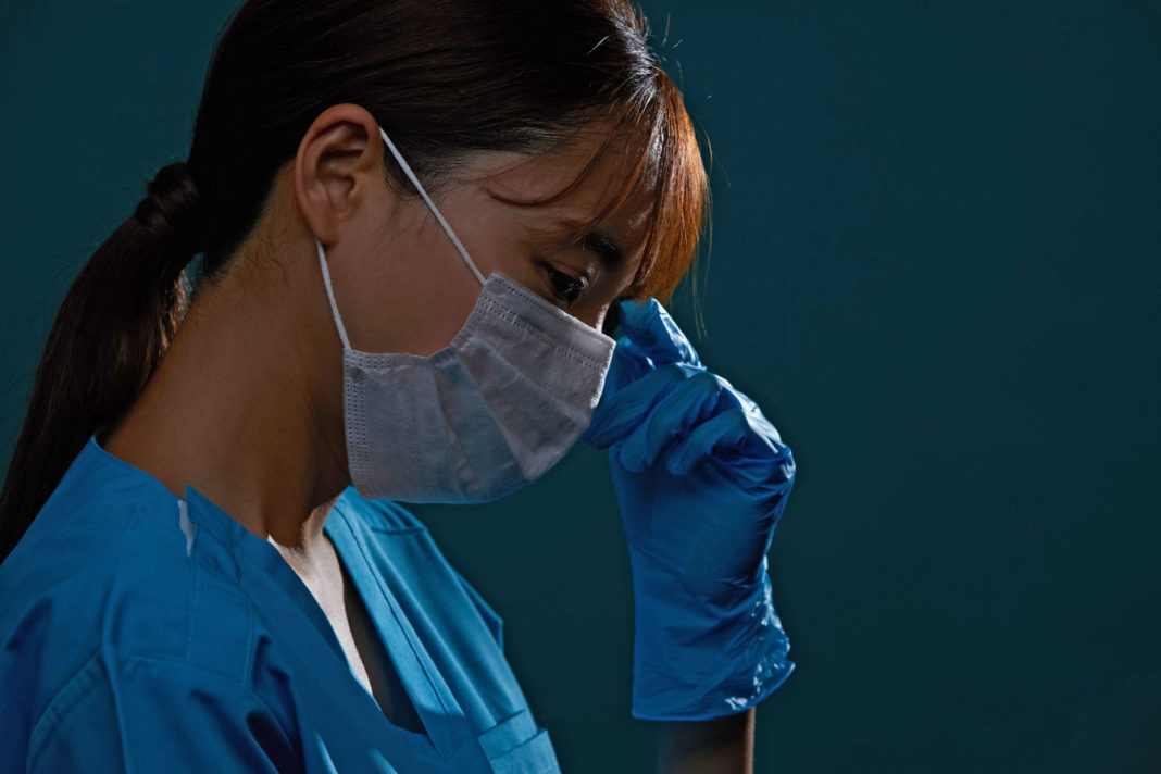 Enfermeras reivindican entornos laborales positivos y condiciones que retengan el talento