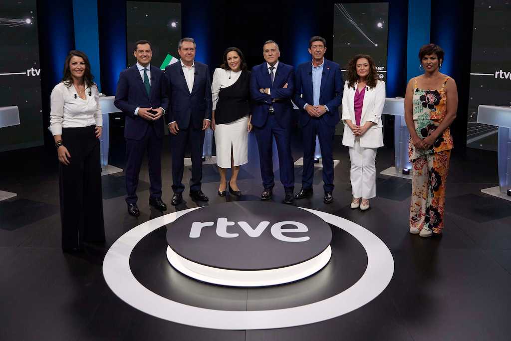 Los candidatos durante el primer debate televisado de las elecciones en Andalucía.