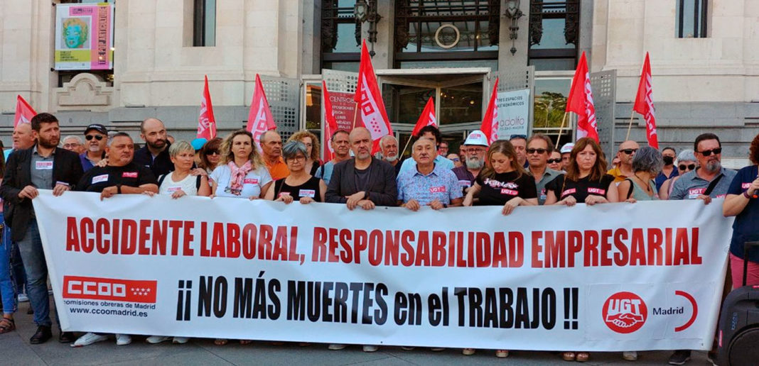 Los sindicatos se concentran para denunciar las últimas muertes por golpes de calor en la limpieza viaria en Madrid