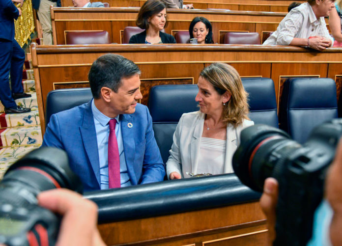 Pedro Sánchez y Teresa Ribera durante el debate del Estado de la Nación, foto Agustín Millán