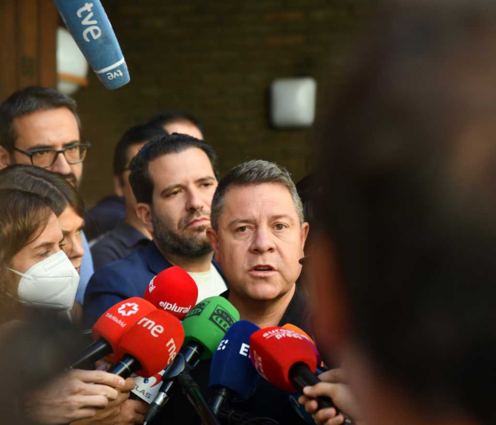 Sánchez mantiene el rumbo progresista del PSOE frente a la oposición de García-Page