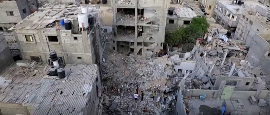 Una imagen de un barrio devastado en la franja de Gaza.