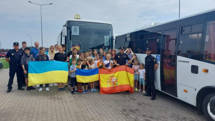 La Policía Nacional organiza la acogida de menores ucranianos para que disfruten de unos días de vacaciones alejados de la guerra