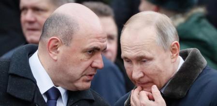Mikhail Mishustin y Vladimir Putin